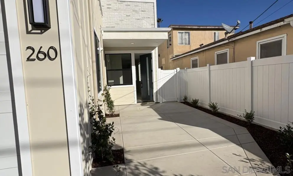 Townhouse for rent at 260 Donax Ave, Imperial Beach, CA featuring 3 beds and 4 baths