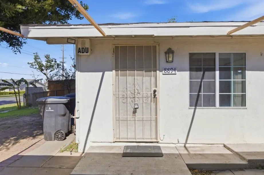 Residential Lease for rent at 8894 Indiana Avenue, Riverside, Riverside County, CA and 1 bath
