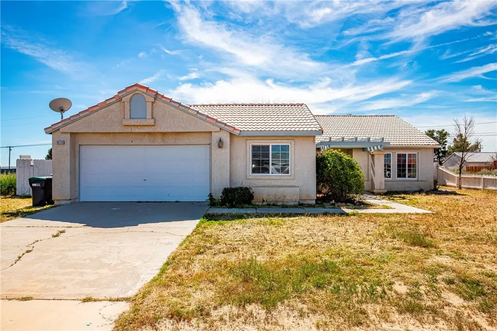 9020 Redwood, California City, CA — listing photo 1