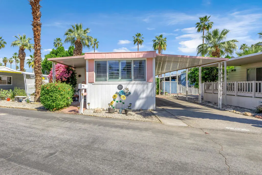 Manufactured In Park for sale at 256 Wolf, Cathedral City, CA featuring 2 beds and 1 bath