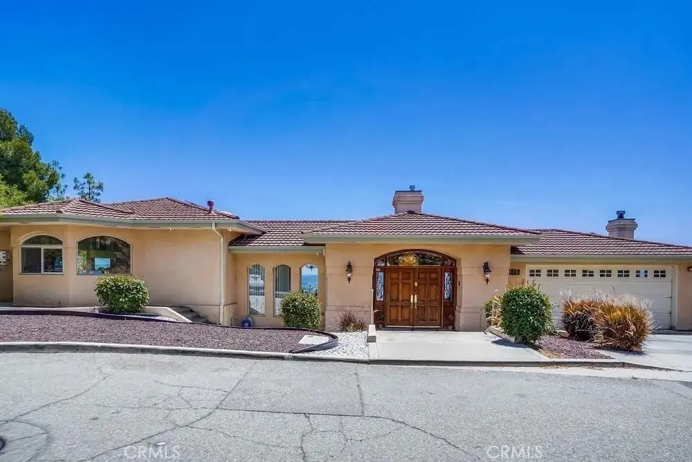 Residential Lease for rent at 876 Harrington, Glendale, Los Angeles County, CA featuring 4 beds and 4 baths
