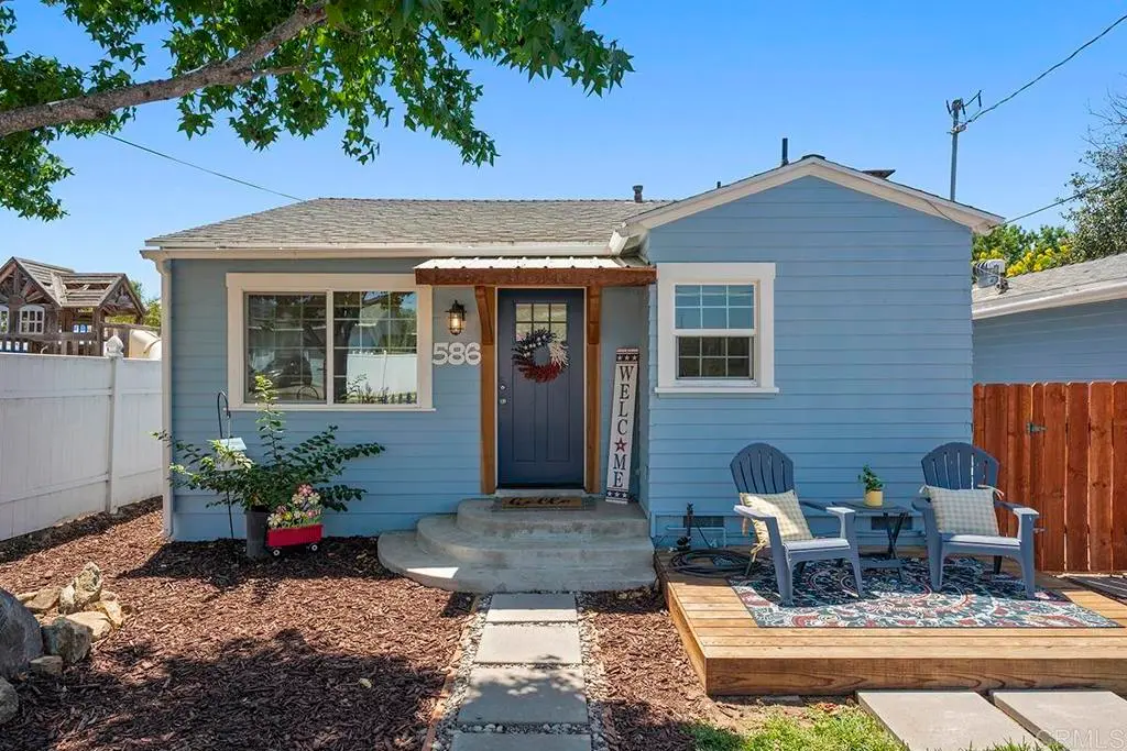 Single Family Residence for rent at 586 DEL MAR, Chula Vista, CA featuring 2 beds and 2 baths