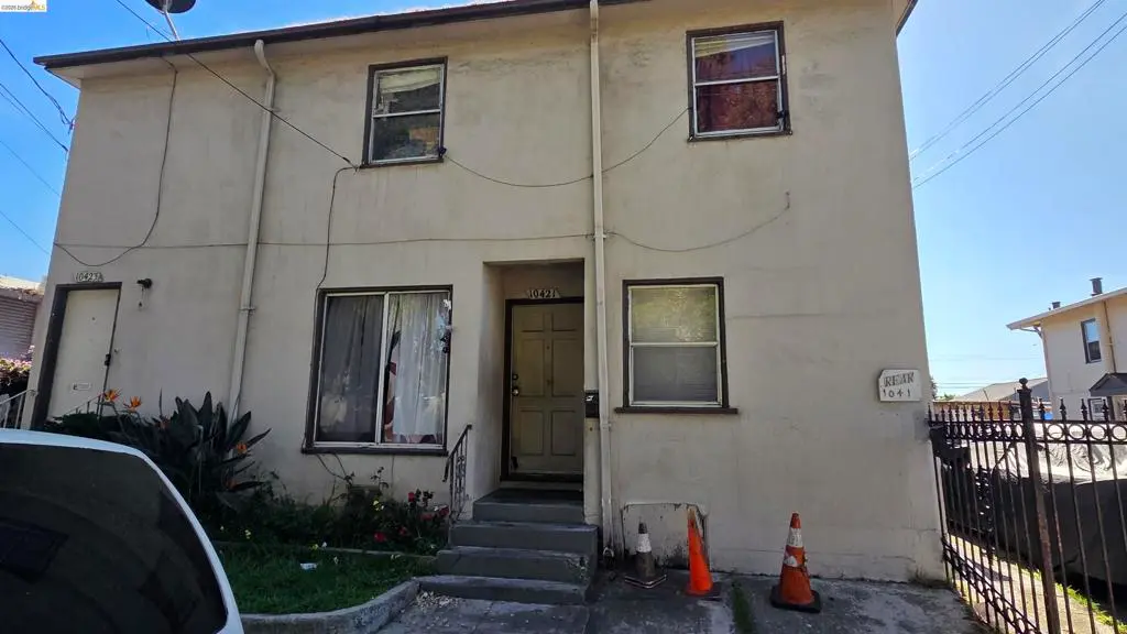 Triplex for sale at 10419 San Leandro St, Oakland, CA