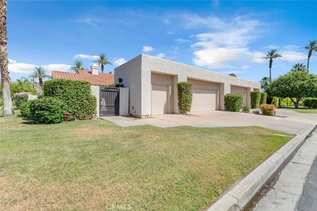 Residential Lease for rent at 78191 Calle Norte, La Quinta, Riverside County, CA featuring 2 beds and 2 baths