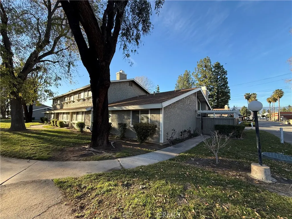 2061 W Redlands 21E, Redlands, CA — listing photo 1