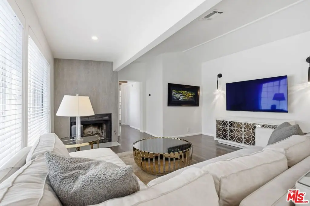 Single Family Residence for rent at 9820 Yoakum Drive, Beverly Hills, CA featuring 3 beds and 3 baths