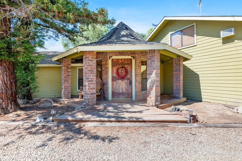 Single Family Residence for sale at 39330 W Hwy 198, Coalinga, CA featuring 4 beds and 3 baths