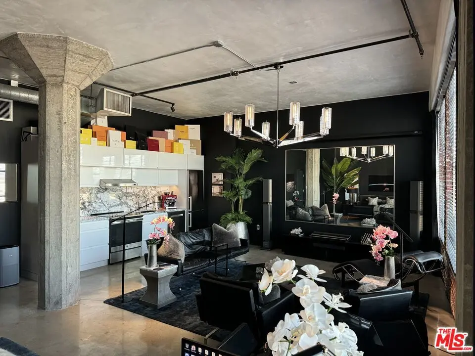 Condominium for sale at 315 E 8th Street 1105, Los Angeles, CA featuring 1 bed and 1 bath