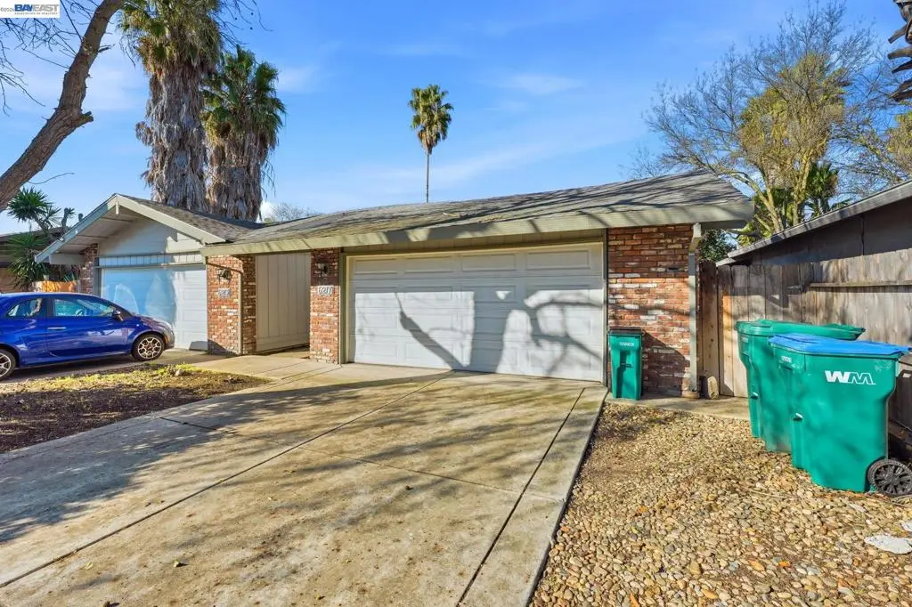 Duplex for sale at 6215 Morgan Pl, Stockton, CA