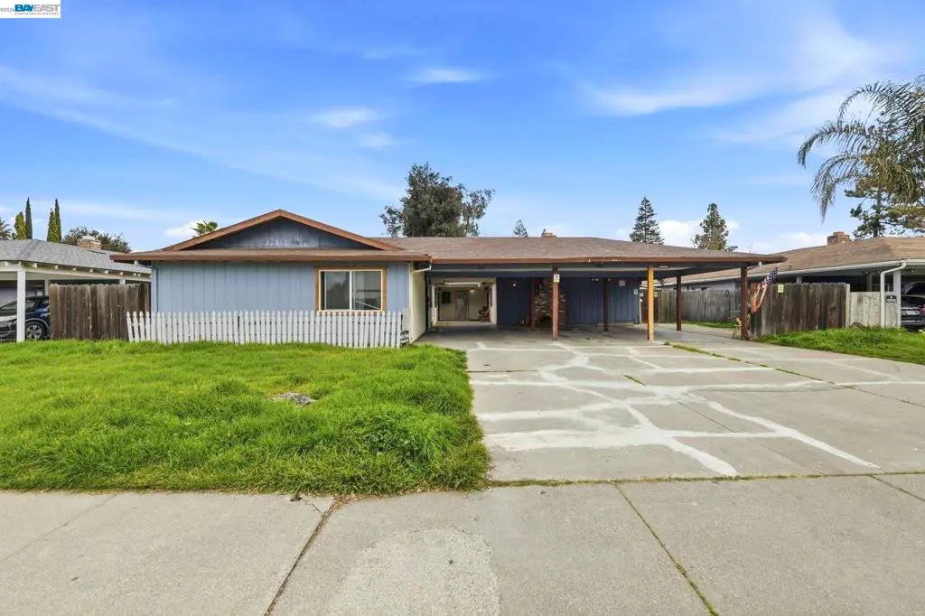 Triplex for sale at 8120 Tam O Shanter Dr, Stockton, CA