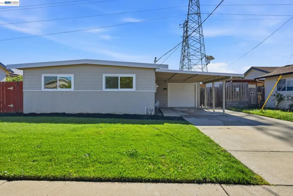 Single Family Residence for sale at 4498 Ladner St, Fremont, CA featuring 3 beds and 1 bath