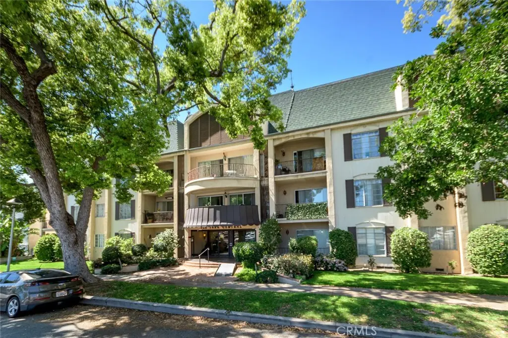 Condominium for sale at 215 N Kenwood Street 303, Glendale, CA featuring 2 beds and 1 bath