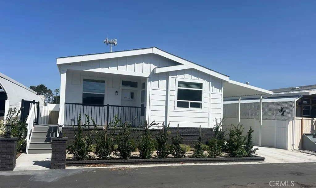 1750 Whittier 83, Costa Mesa, CA — listing photo 1