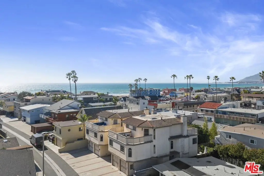 Single Family Residence for sale at 1115 1117 Pittsfield Lane, Ventura, CA featuring 6 beds and 6 baths