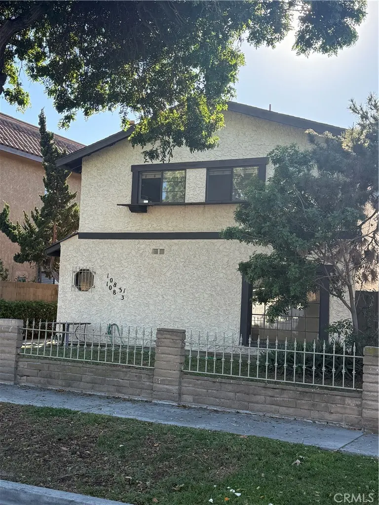 Residential Lease for rent at 10831 PINE, Los Alamitos, Orange County, CA featuring 2 beds and 2 baths