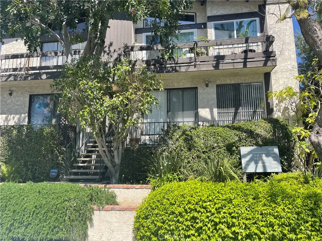 Condominium for sale at 1818 Kelton Avenue 101, Los Angeles, CA featuring 1 bed and 1 bath
