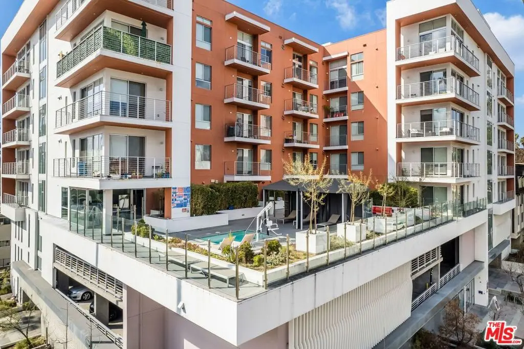 Residential Lease for rent at 453 S Kenmore Avenue 402, Los Angeles, Los Angeles County, CA and 1 bath