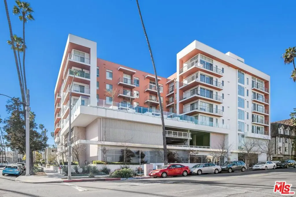 Residential Lease for rent at 453 S Kenmore Avenue 301, Los Angeles, Los Angeles County, CA featuring 2 beds and 2 baths