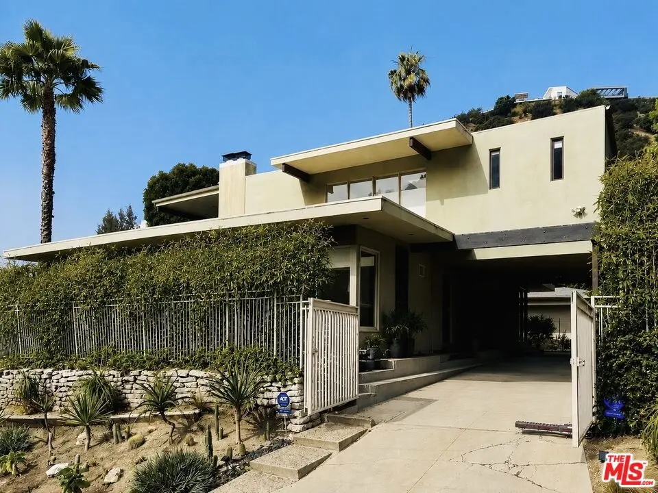 Residential Lease for rent at 1555 Rising Glen Road, Los Angeles, Los Angeles County, CA featuring 3 beds and 4 baths