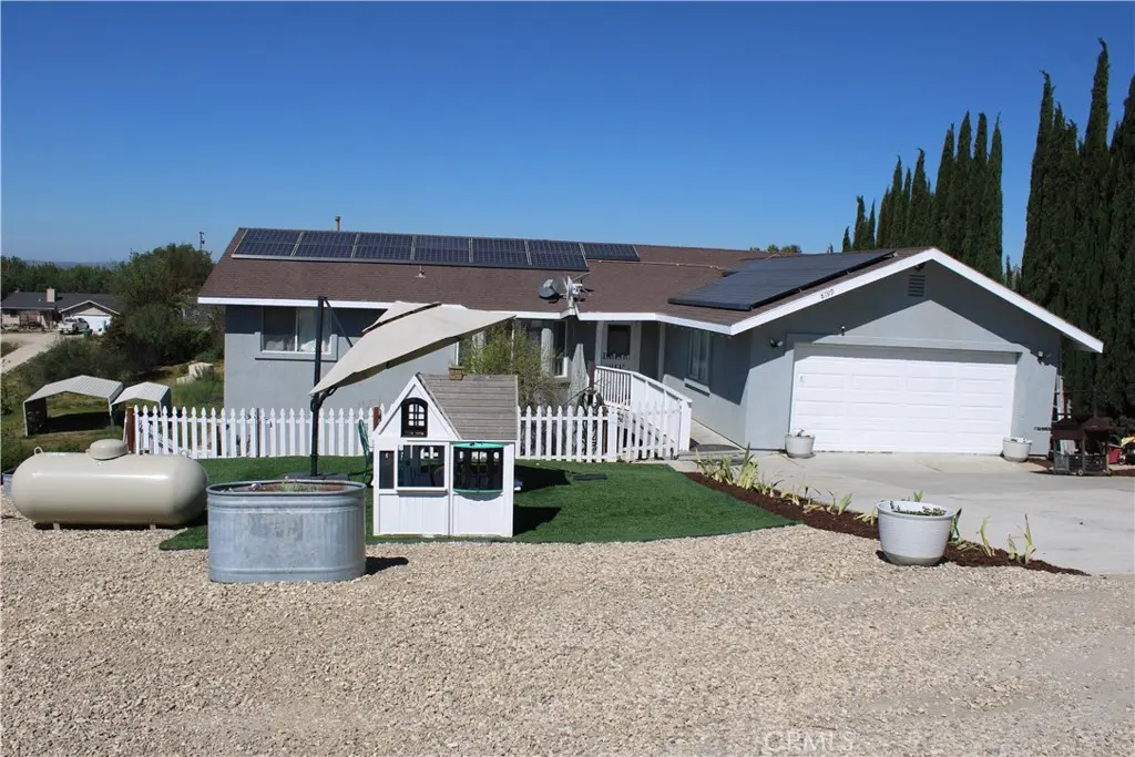 Single Family Residence for sale at 8199 Plane View, Paso Robles, CA featuring 3 beds and 2 baths