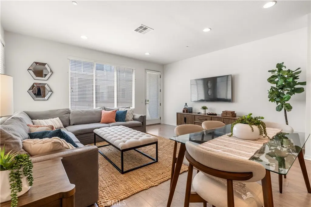 5560 Boardwalk 105, Hawthorne, CA — listing photo 1