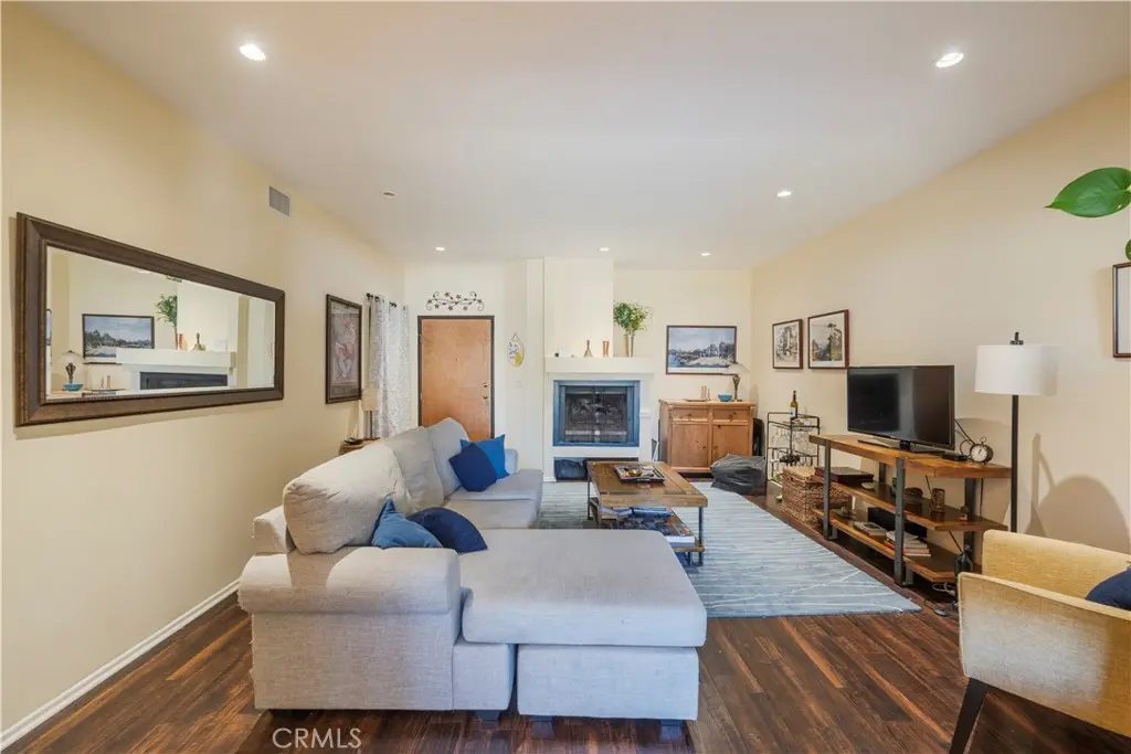 7211 Cozycroft 32, Winnetka, CA — listing photo 1