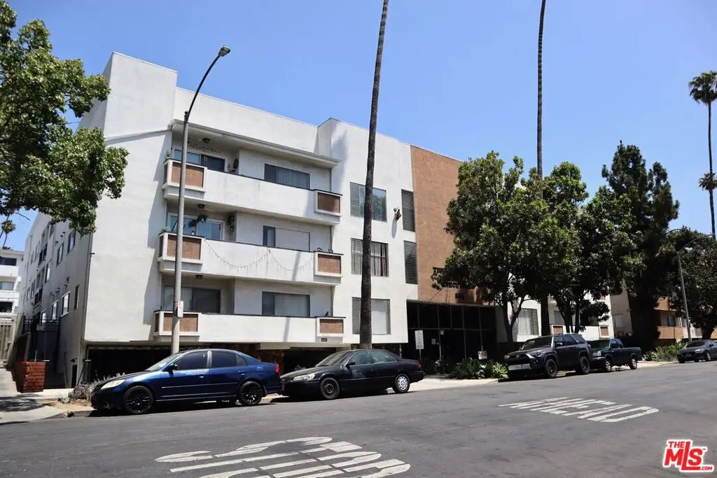 Condominium for rent at 334 S Gramercy Place, Los Angeles, CA featuring 1 bed and 1 bath