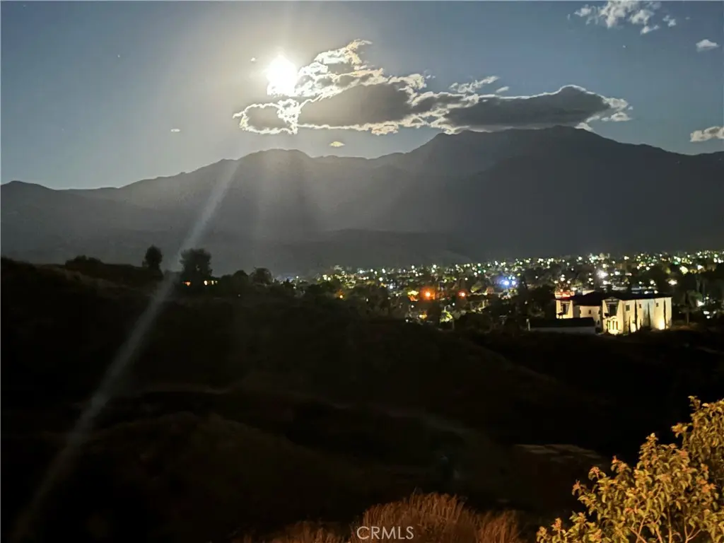 300 Anderson, Hemet, CA — listing photo 1