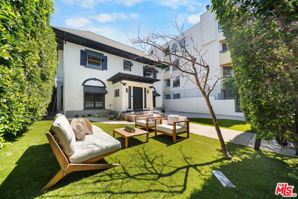 Residential Income for sale at 320 Westminster Avenue, Los Angeles, CA featuring 9 beds and 9 baths