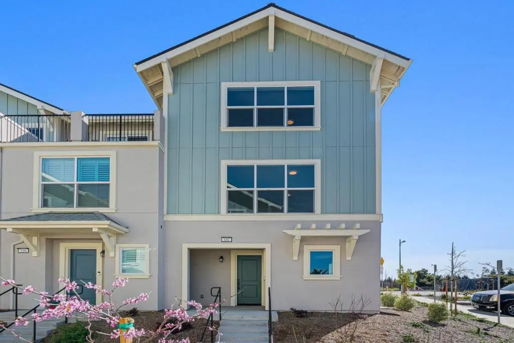 Townhouse for sale at 102 Skyline Vista Way, Watsonville, CA featuring 3 beds and 4 baths