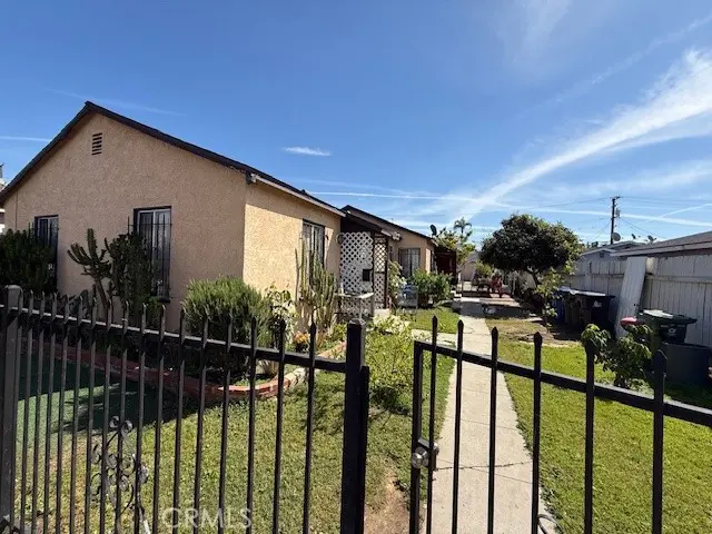 Quadruplex for sale at 1864 Cedar, Long Beach, CA