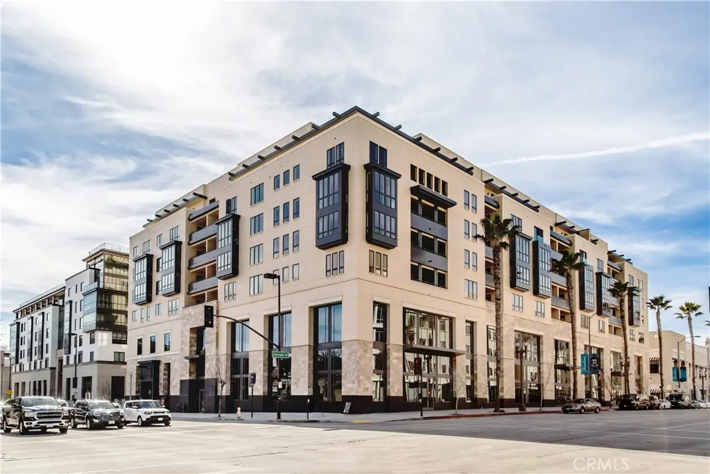 Condominium for sale at 39 S Los Robles Avenue 3006, Pasadena, CA featuring 1 bed and 1 bath