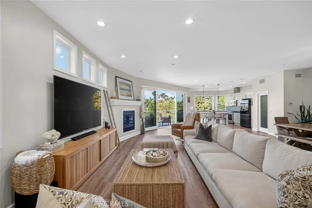 Residential Lease for rent at 214 Avenida Montalvo 2, San Clemente, Orange County, CA featuring 4 beds and 4 baths