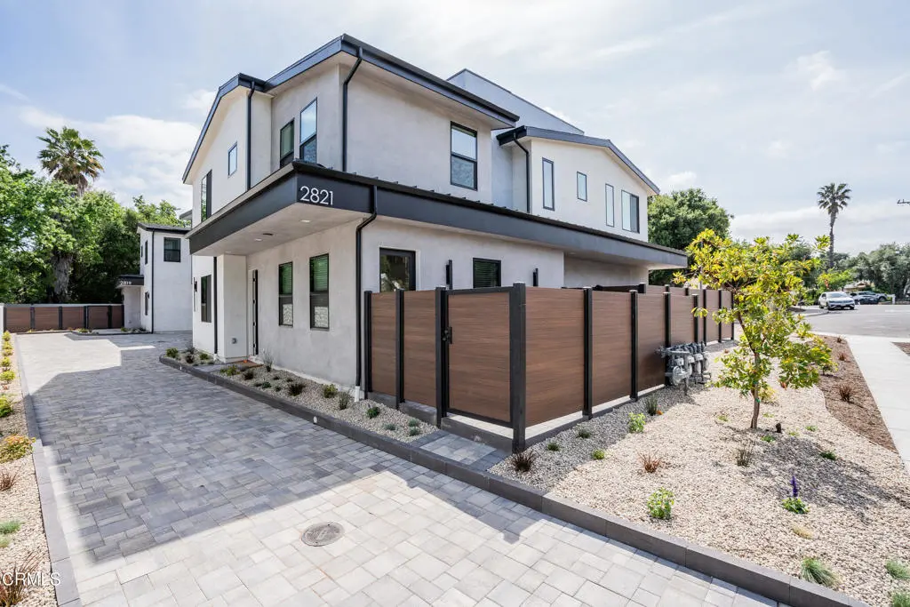 Townhouse for rent at 2821 Los Robles Road, Thousand Oaks, CA featuring 3 beds and 3 baths