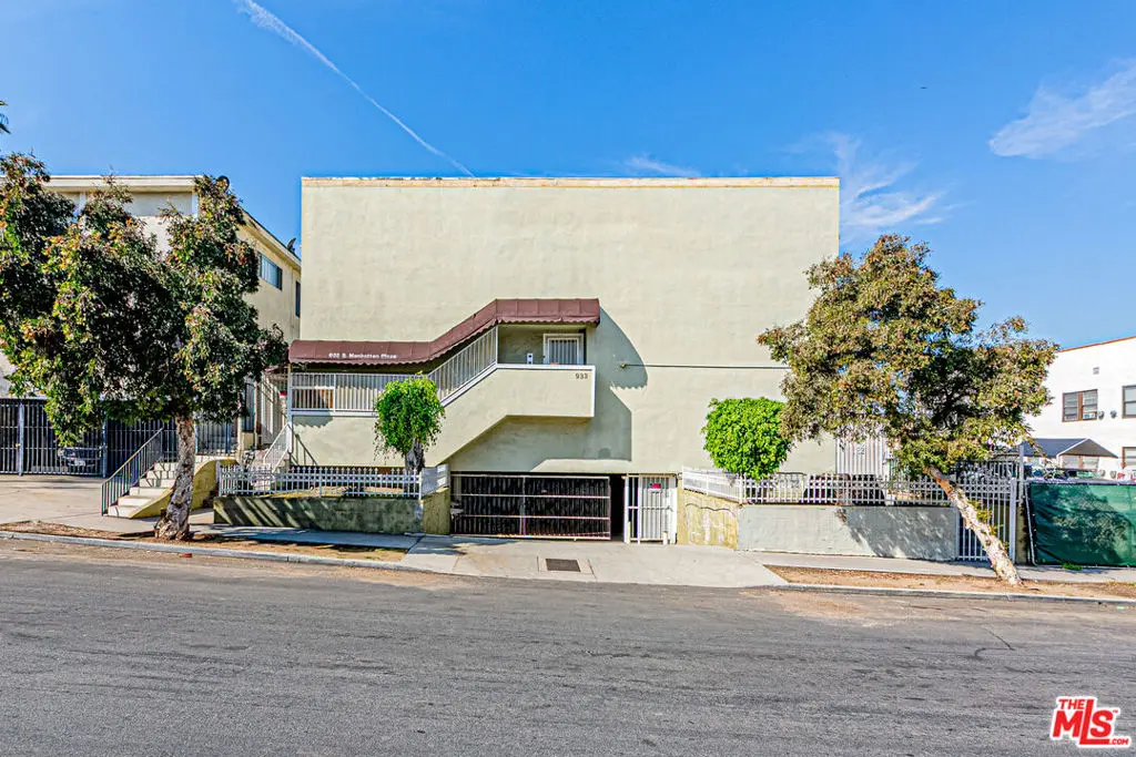 Residential Lease for rent at 933 S Manhattan Place, Los Angeles, Los Angeles County, CA featuring 1 bed and 2 baths