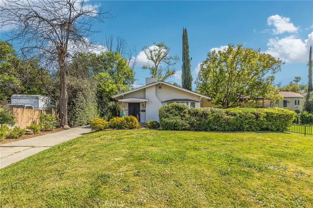 1562 N Lake Avenue, Pasadena, CA — listing photo 1
