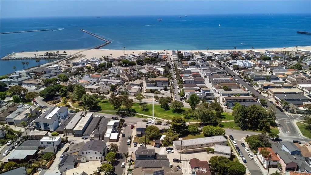 1515 Electric Avenue, Seal Beach, CA — listing photo 1
