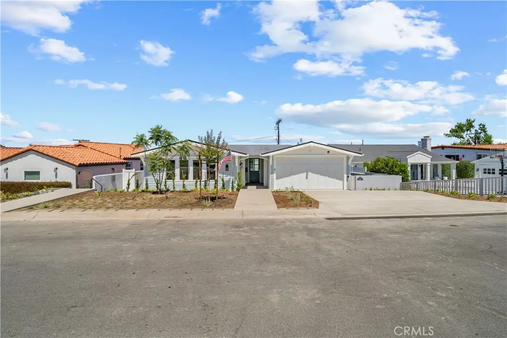 Residential Lease for rent at 101 Via Colusa, Redondo Beach, Los Angeles County, CA featuring 5 beds and 5 baths
