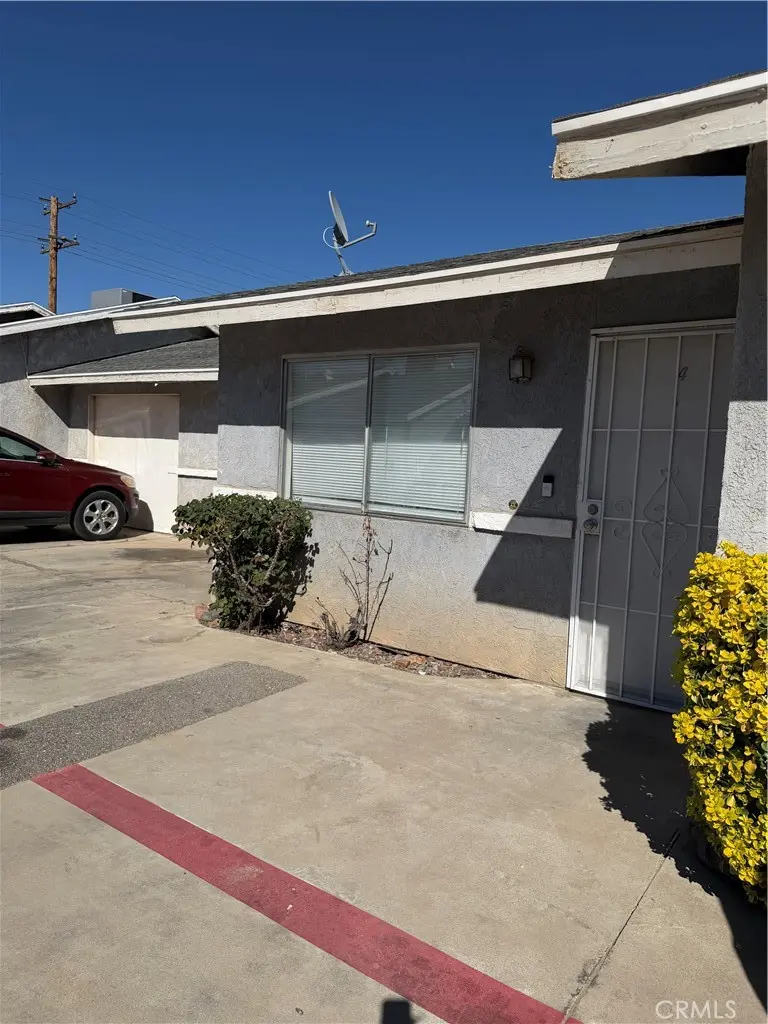 Single Family Residence for rent at 16230 Sequoia Street, Hesperia, CA featuring 2 beds and 1 bath