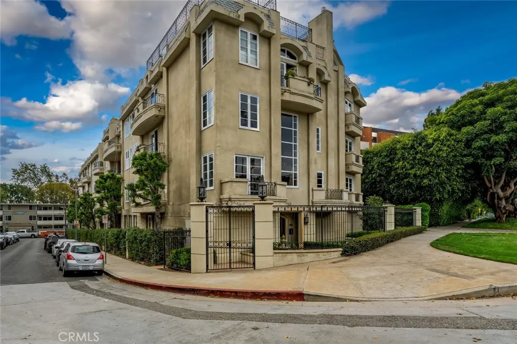 Condominium for sale at 11740 W Sunset Boulevard 14, Los Angeles, CA featuring 2 beds and 3 baths