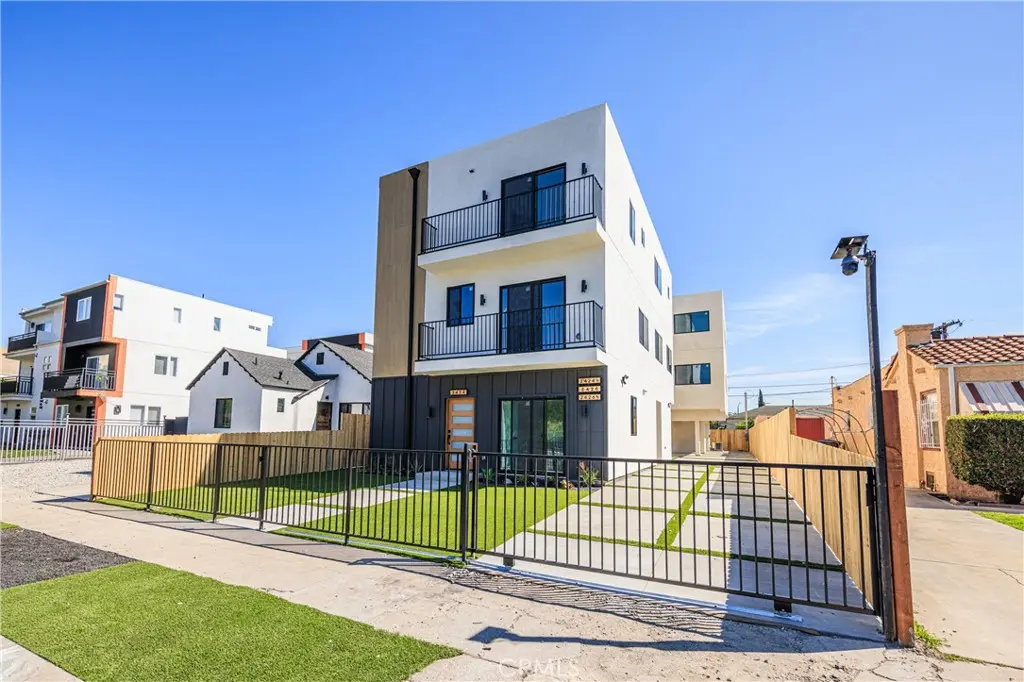 Residential Lease for rent at 2426 S West View Street C, Los Angeles, Los Angeles County, CA featuring 3 beds and 4 baths