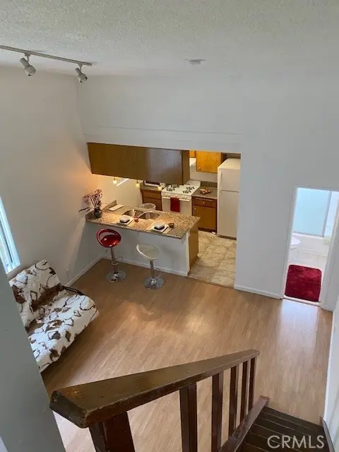 Residential Lease for rent at 1943 Vista Del Mar 4, Los Angeles, Los Angeles County, CA featuring 2 beds and 2 baths