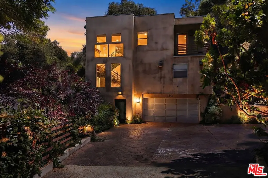 Single Family Residence for sale at 7024 Treasure Trail, Los Angeles, CA featuring 3 beds and 3 baths