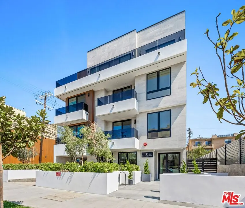 Condominium for rent at 1414 1/2 S Beverly Dr 401, Los Angeles, CA featuring 3 beds and 3 baths