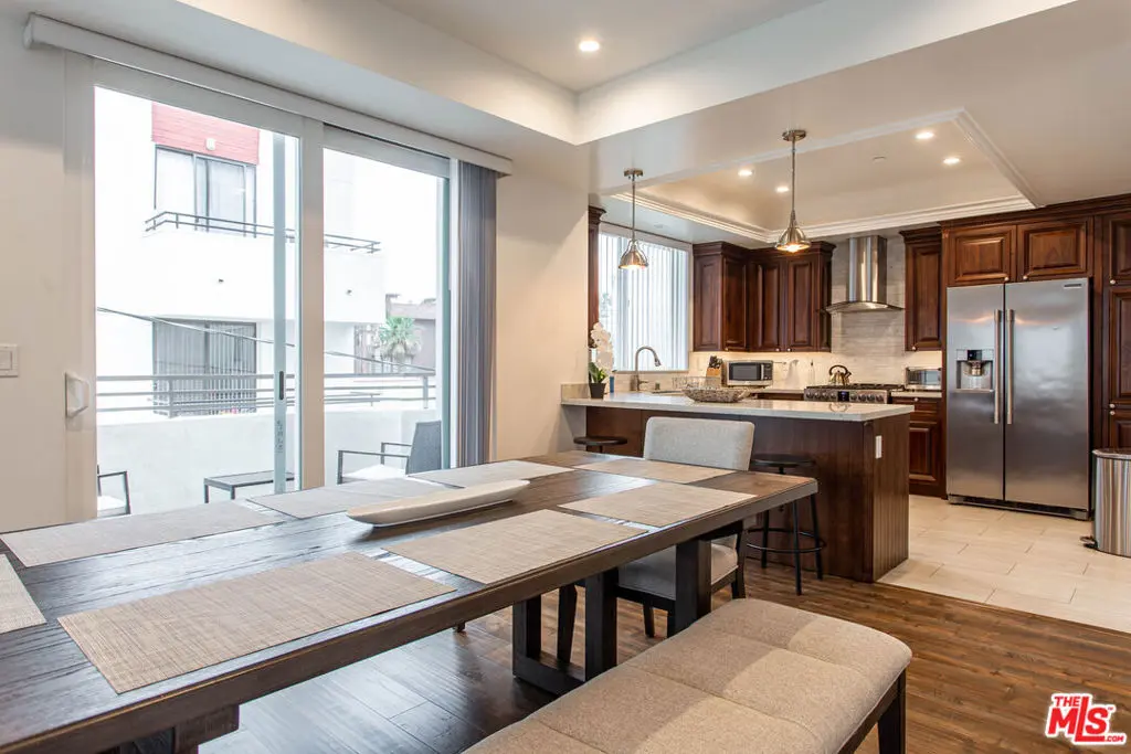 Residential Lease for rent at 907 S Shenandoah Street 302, Los Angeles, Los Angeles County, CA featuring 4 beds and 4 baths