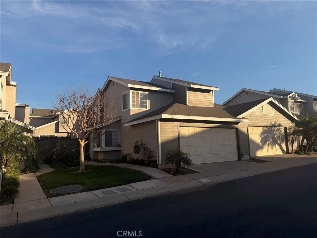 Townhouse for sale at 863 Encino, Corona, CA featuring 3 beds and 2 baths