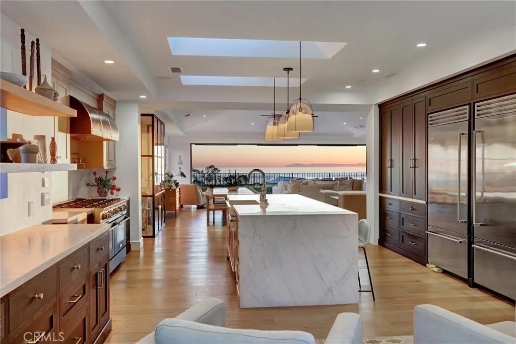 Residential Lease for rent at 4 S Vista De La Luna, Laguna Beach, Orange County, CA featuring 5 beds and 5 baths