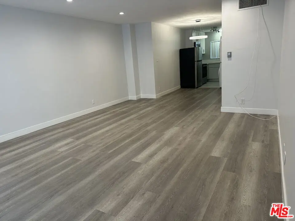 Residential Lease for rent at 326 S Serrano Avenue 4, Los Angeles, Los Angeles County, CA featuring 1 bed and 1 bath