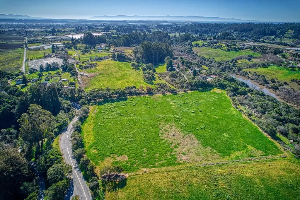 571 Calabasas Road, Watsonville, CA — listing photo 1