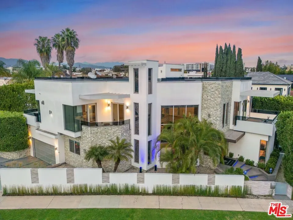 Residential Lease for rent at 6379 Colgate Avenue, Los Angeles, Los Angeles County, CA featuring 5 beds and 6 baths